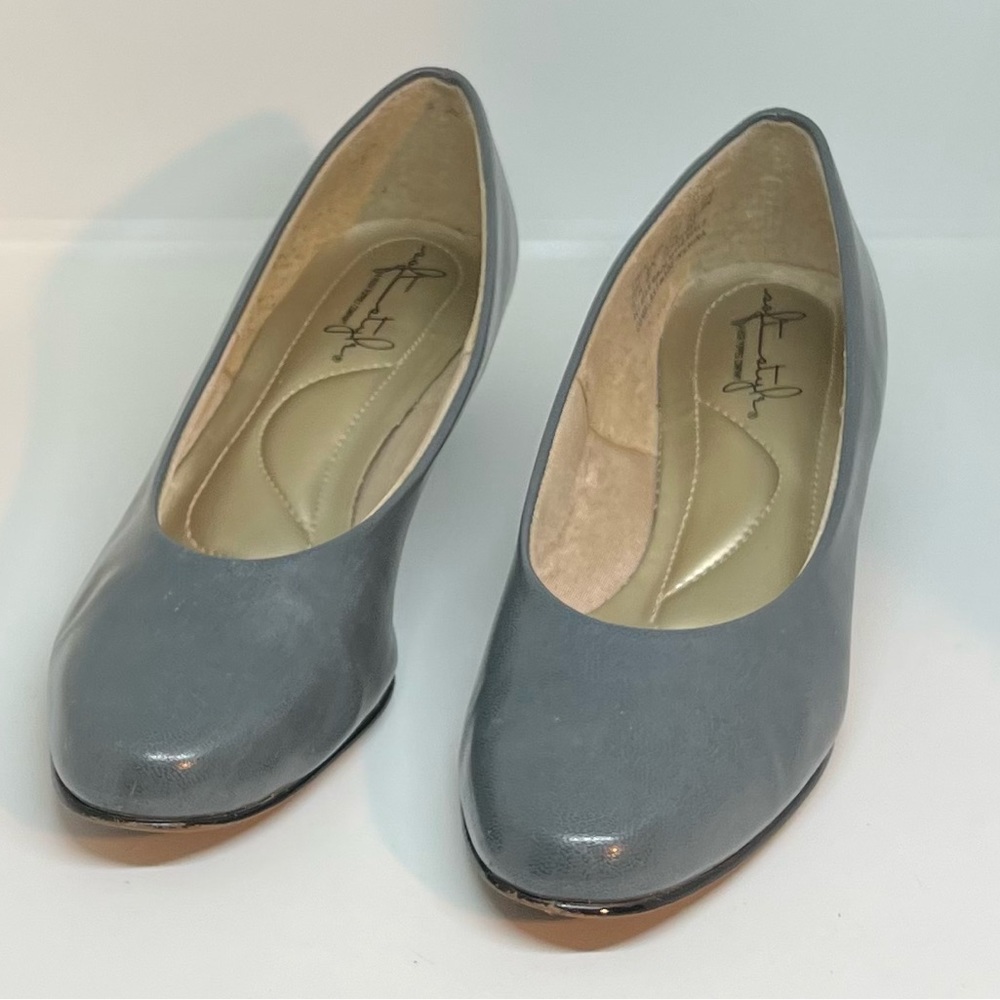 Low Heel Soft Style Pump ( A Hush Puppies Company ) 6 Medium Gray